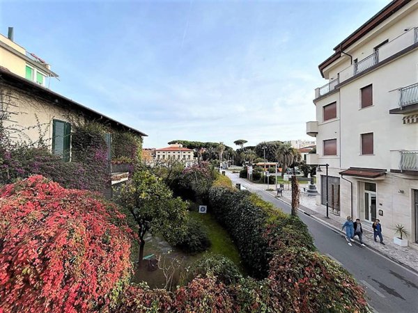 appartamento in vendita a Massa in zona Marina di Massa