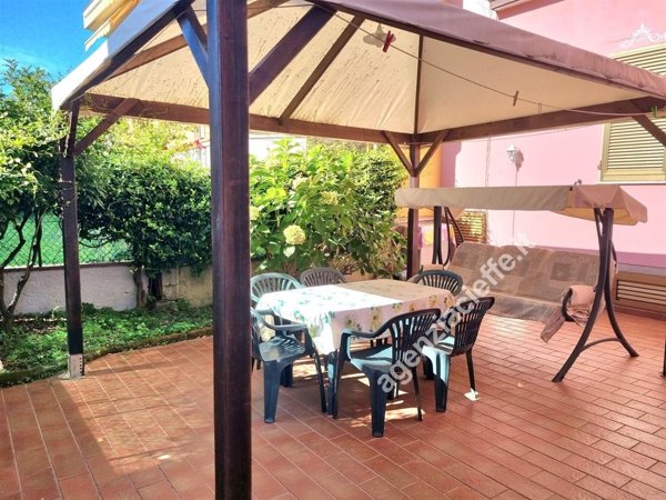 appartamento in vendita a Massa in zona Marina di Massa