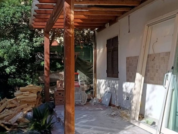 appartamento in vendita a Massa in zona Marina di Massa