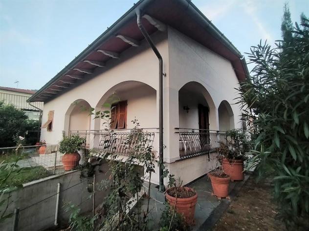 casa indipendente in vendita a Massa