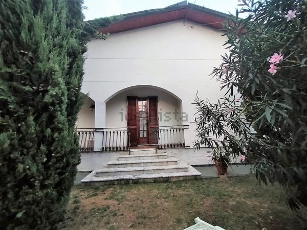 casa indipendente in vendita a Massa