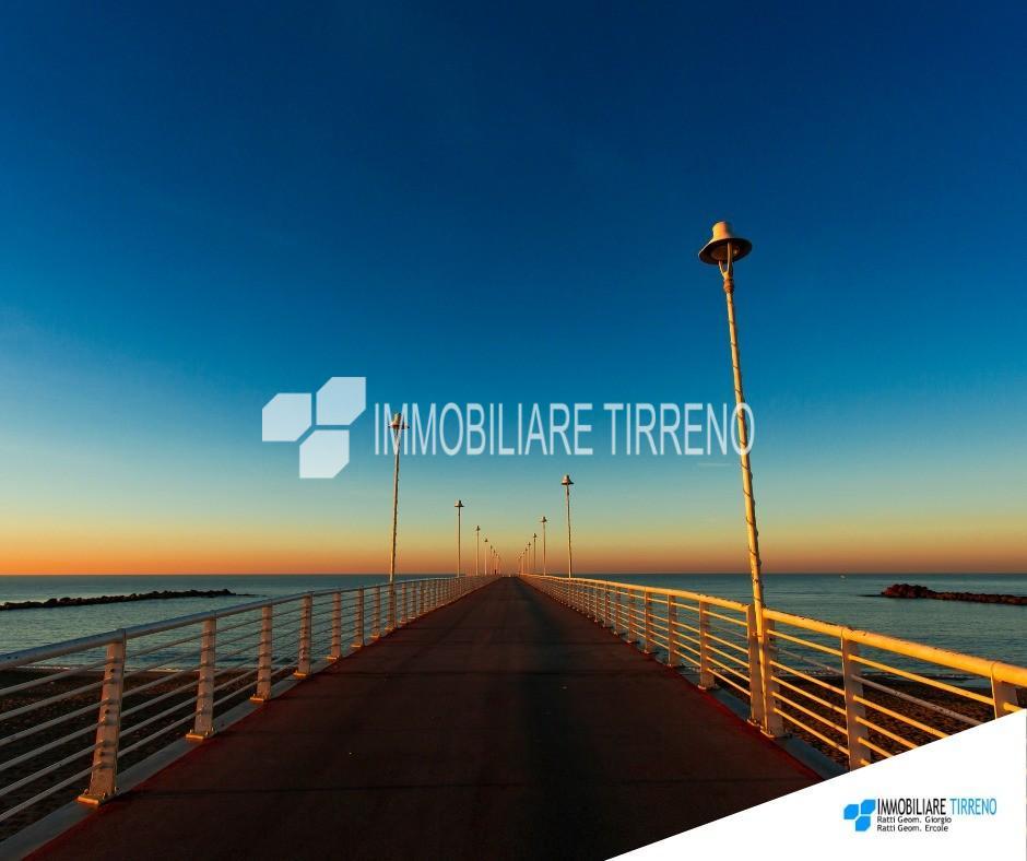 appartamento in vendita a Massa in zona Marina di Massa