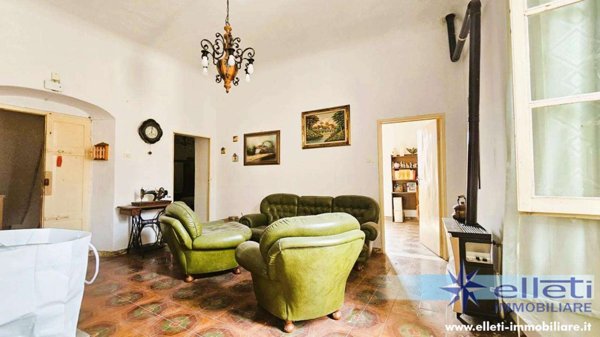 appartamento in vendita a Massa in zona Centro Storico