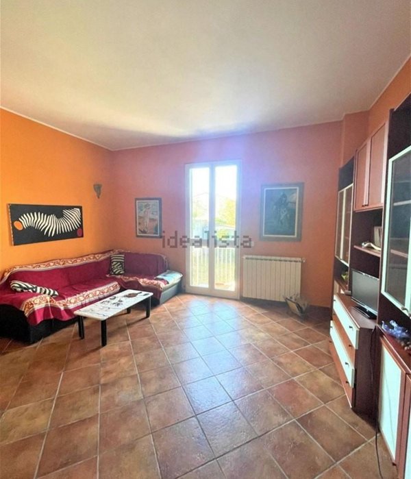 casa semindipendente in vendita a Massa in zona Marina di Massa