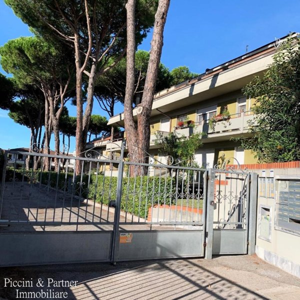 appartamento in vendita a Massa in zona Marina di Massa