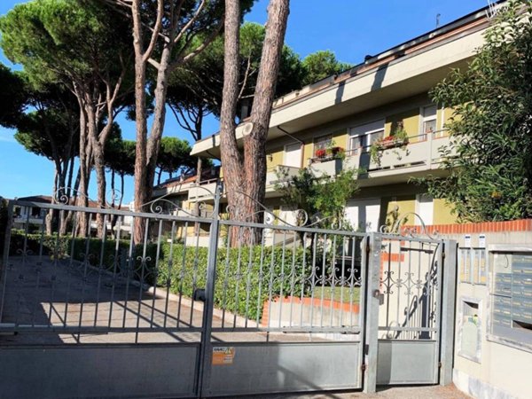 appartamento in vendita a Massa in zona Marina di Massa