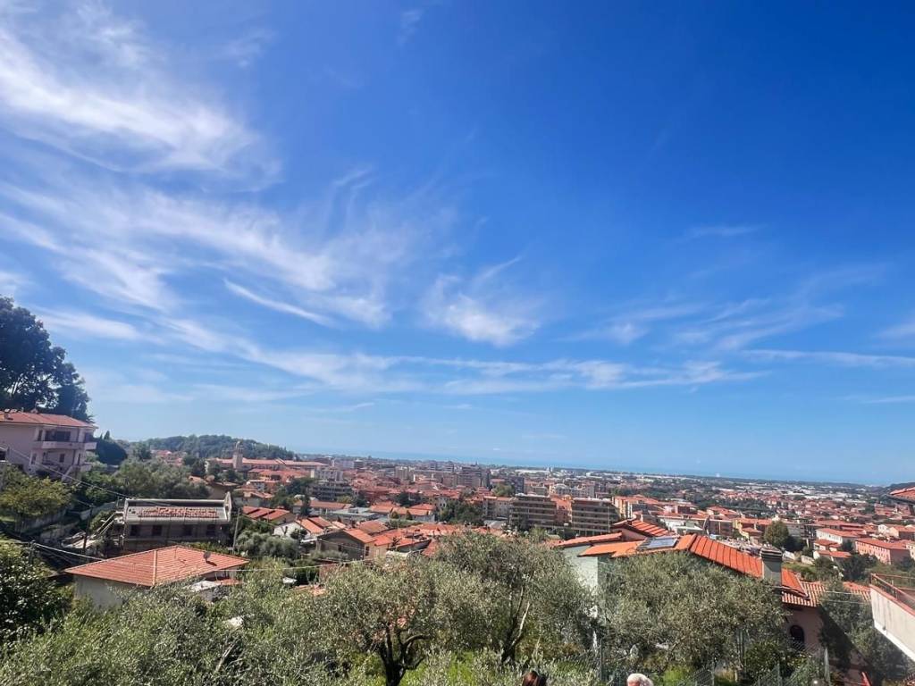 casa indipendente in vendita a Massa