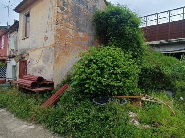 casa semindipendente in vendita a Massa in zona Marina di Massa