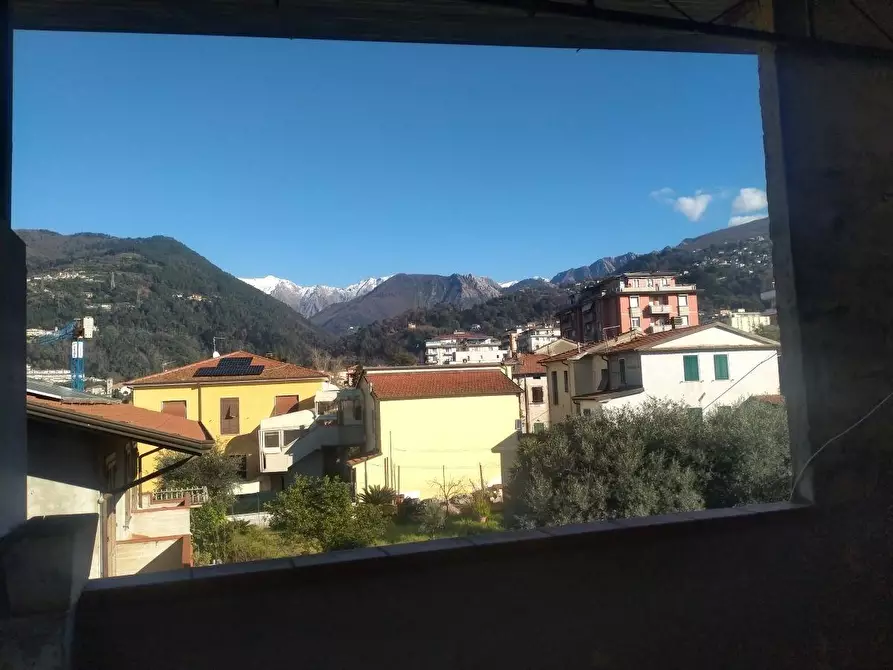 casa semindipendente in vendita a Massa
