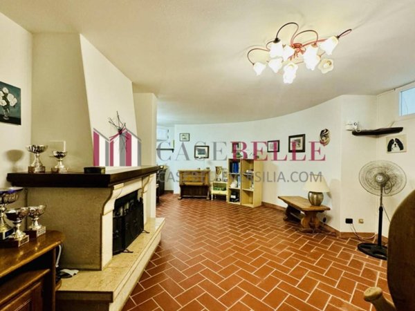casa indipendente in vendita a Massa in zona Romagnano