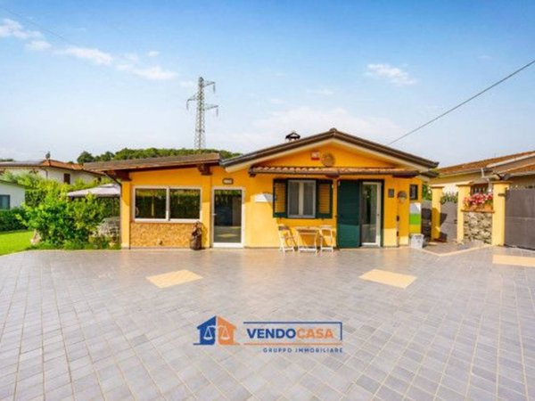 casa indipendente in vendita a Massa in zona Mirteto