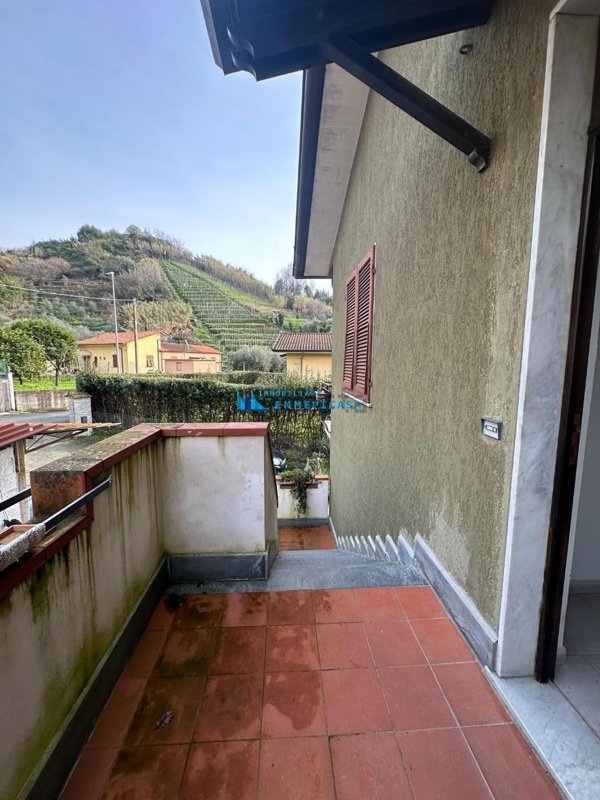 casa indipendente in vendita a Massa