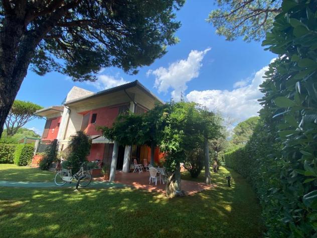 casa indipendente in vendita a Massa in zona Marina dei Ronchi