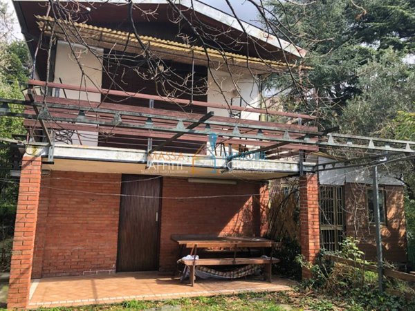 casa indipendente in vendita a Massa in zona Centro Storico