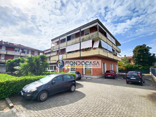 appartamento in vendita a Massa in zona Marina di Massa