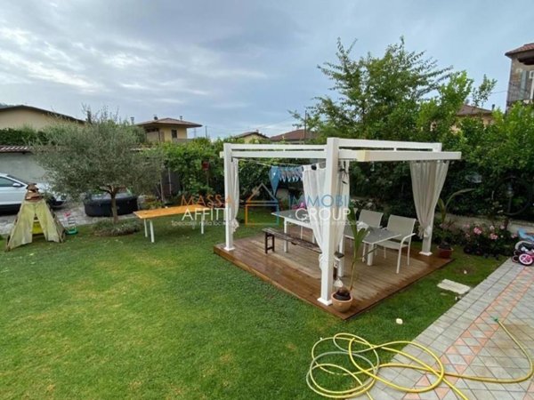 casa indipendente in vendita a Massa in zona Mirteto