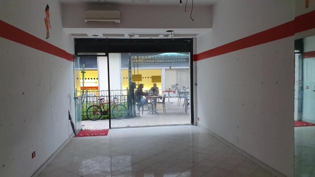negozio in vendita a Massa in zona Centro Storico