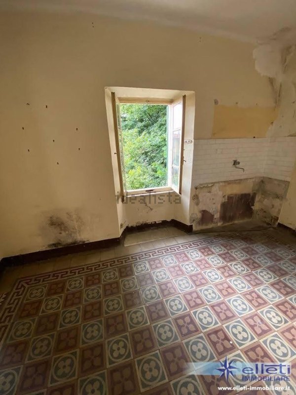 appartamento in vendita a Massa in zona Castagnola
