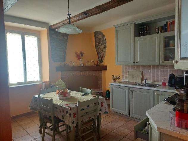 casa indipendente in vendita a Massa