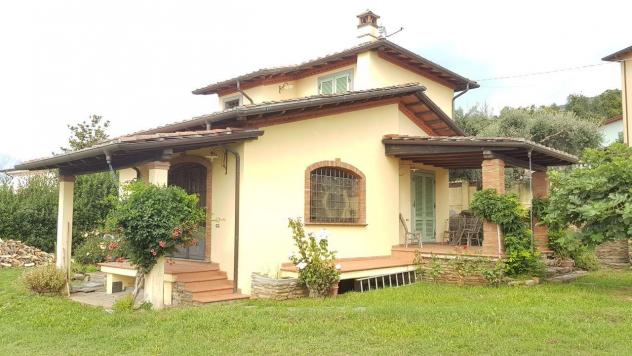 casa indipendente in vendita a Massa