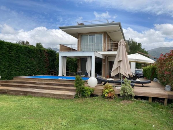 casa indipendente in vendita a Massa in zona Marina di Massa