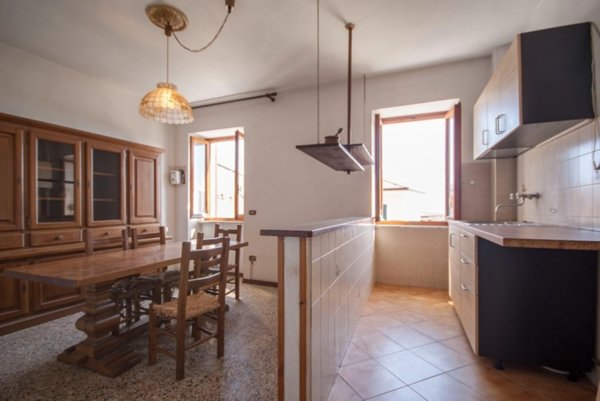 appartamento in vendita a Massa in zona Mirteto