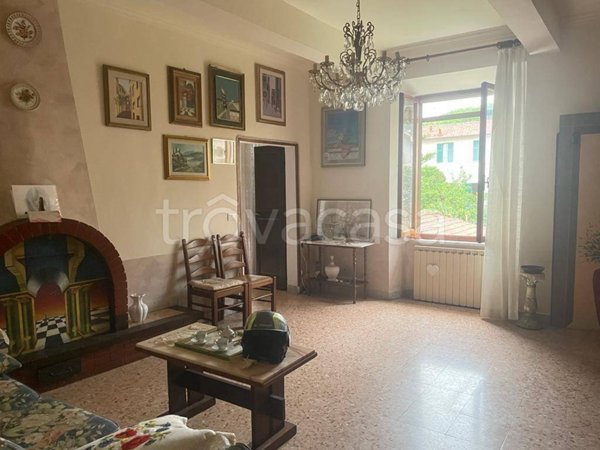appartamento in vendita a Massa in zona Centro Storico