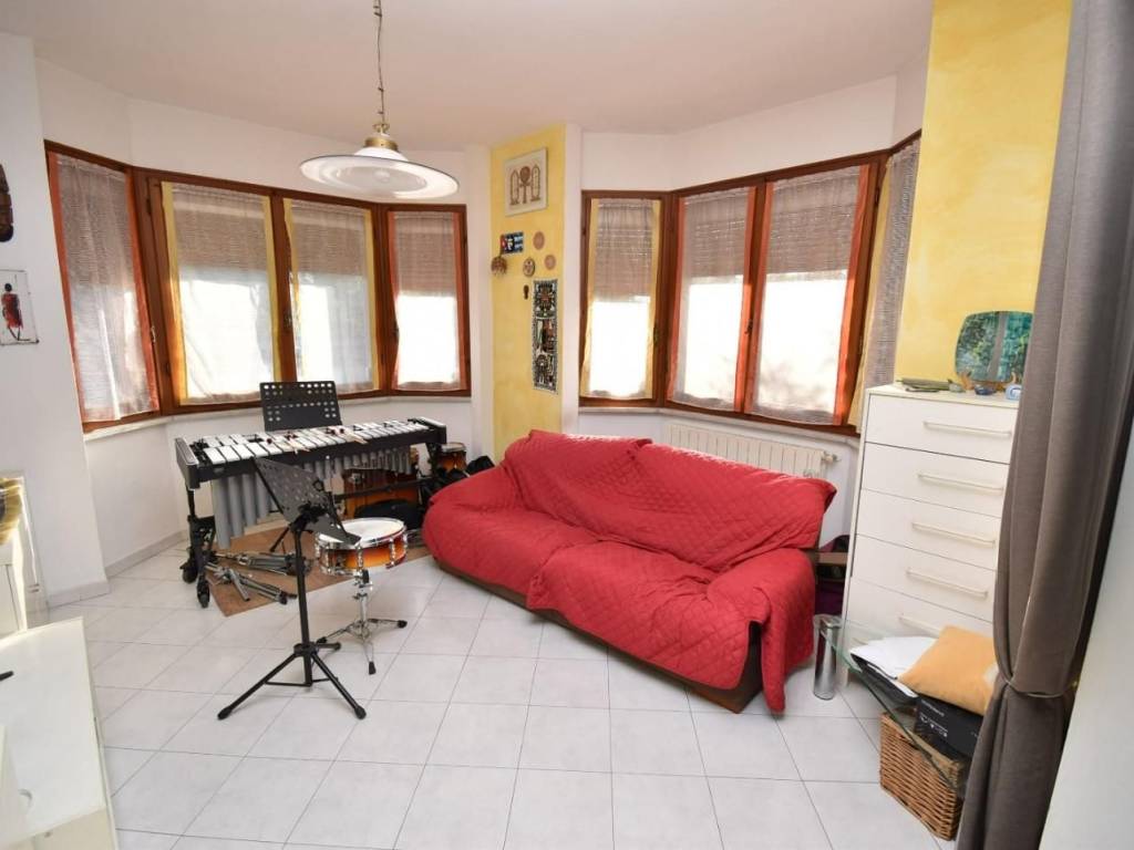 casa indipendente in vendita a Massa in zona Marina di Massa