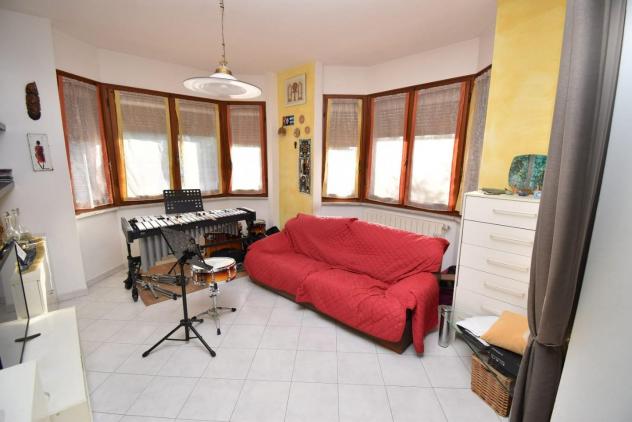 casa indipendente in vendita a Massa in zona Marina di Massa