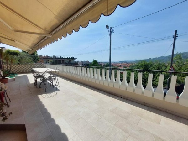 appartamento in vendita a Massa in zona Centro Storico