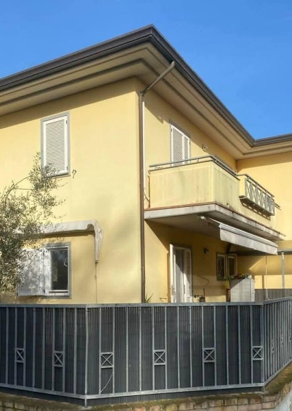 appartamento in vendita a Massa in zona Marina di Massa