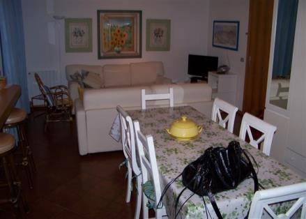 appartamento in vendita a Massa in zona Marina dei Ronchi