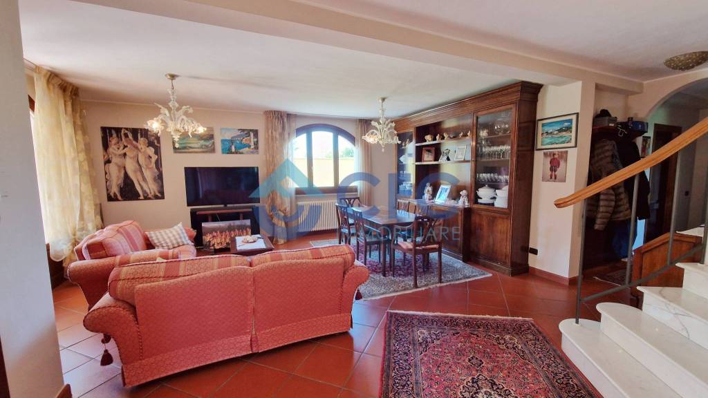 casa indipendente in vendita a Massa in zona Marina di Massa