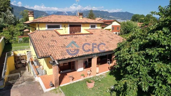 casa indipendente in vendita a Massa