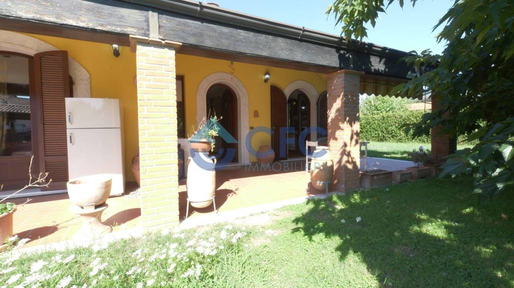 casa indipendente in vendita a Massa