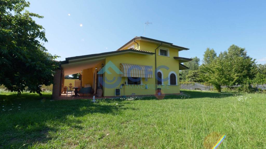 casa indipendente in vendita a Massa in zona Marina di Massa