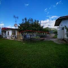 casa indipendente in vendita a Massa in zona Marina di Massa