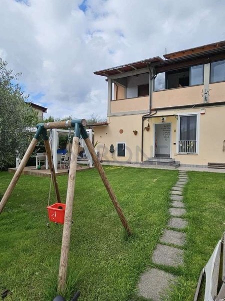 appartamento in vendita a Massa in zona Mirteto