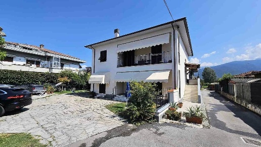 appartamento in vendita a Massa in zona Centro Storico