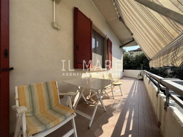 appartamento in vendita a Massa in zona Marina dei Ronchi