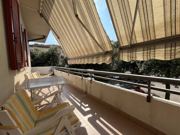 appartamento in vendita a Massa in zona Marina dei Ronchi