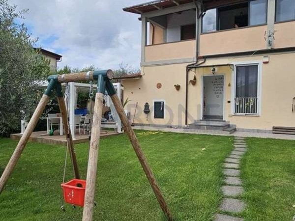 casa indipendente in vendita a Massa in zona Mirteto