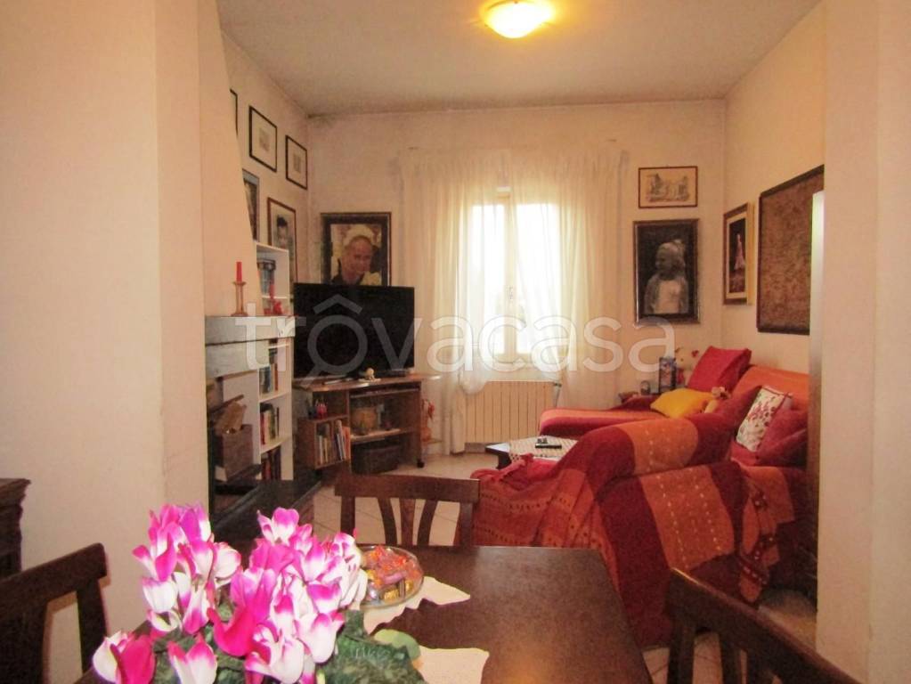 casa indipendente in vendita a Massa in zona Marina di Massa