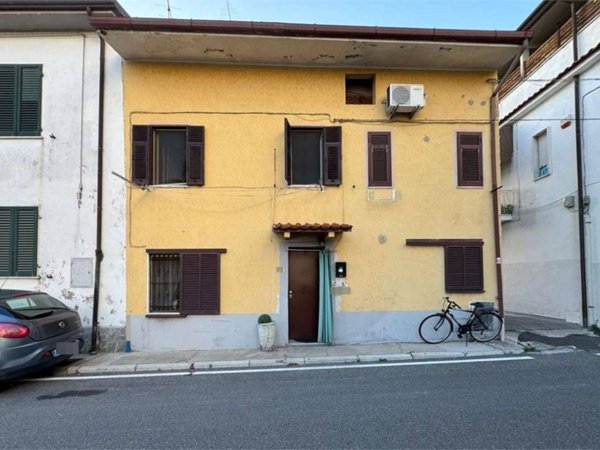 casa indipendente in vendita a Massa in zona Mirteto