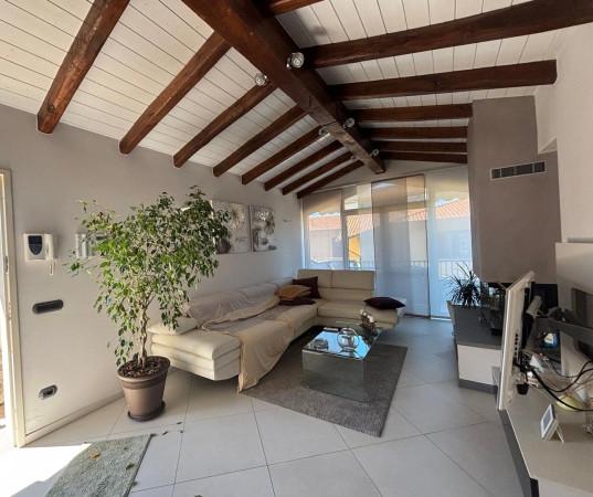 appartamento in vendita a Massa in zona Centro Storico