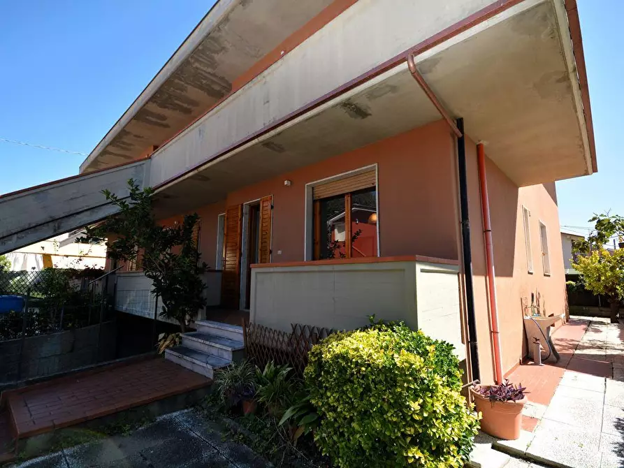 appartamento in vendita a Massa in zona Marina di Massa