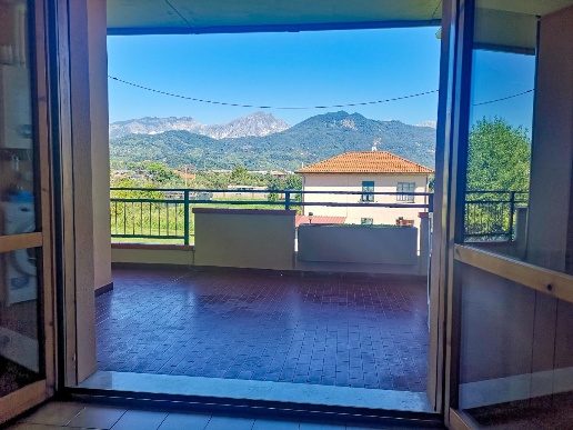appartamento in vendita a Massa in zona Marina di Massa