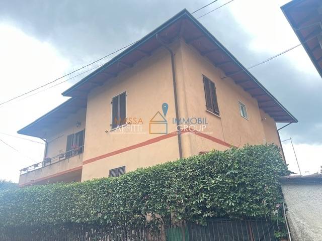 casa indipendente in vendita a Massa