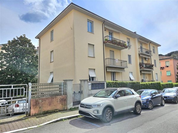 appartamento in vendita a Massa in zona Centro Storico