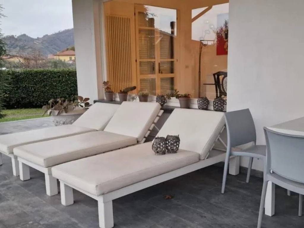 casa indipendente in vendita a Massa in zona Mirteto